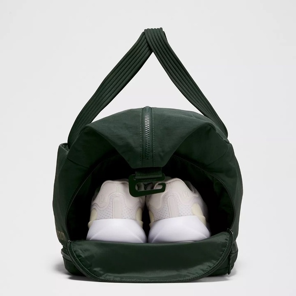 LULULEMON 3 IN 1 GYM DUFFLE BAG RAINFOREST GREEN 30L - Picture 4 of 16